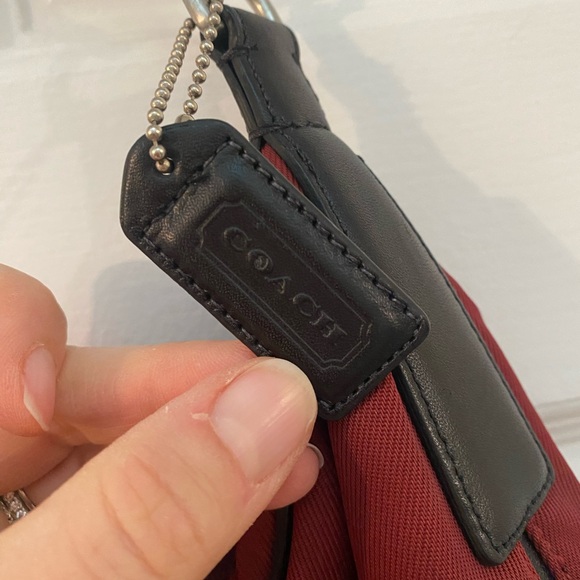 Coach Vintage Maroon Red Shoulder Bag with Multiple Pockets - Picture 2 of 11